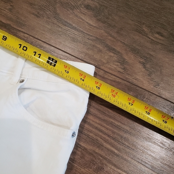 H&M High Waist Button Up Cropped Distressed White Jeans Size 6 - Picture 6 of 8